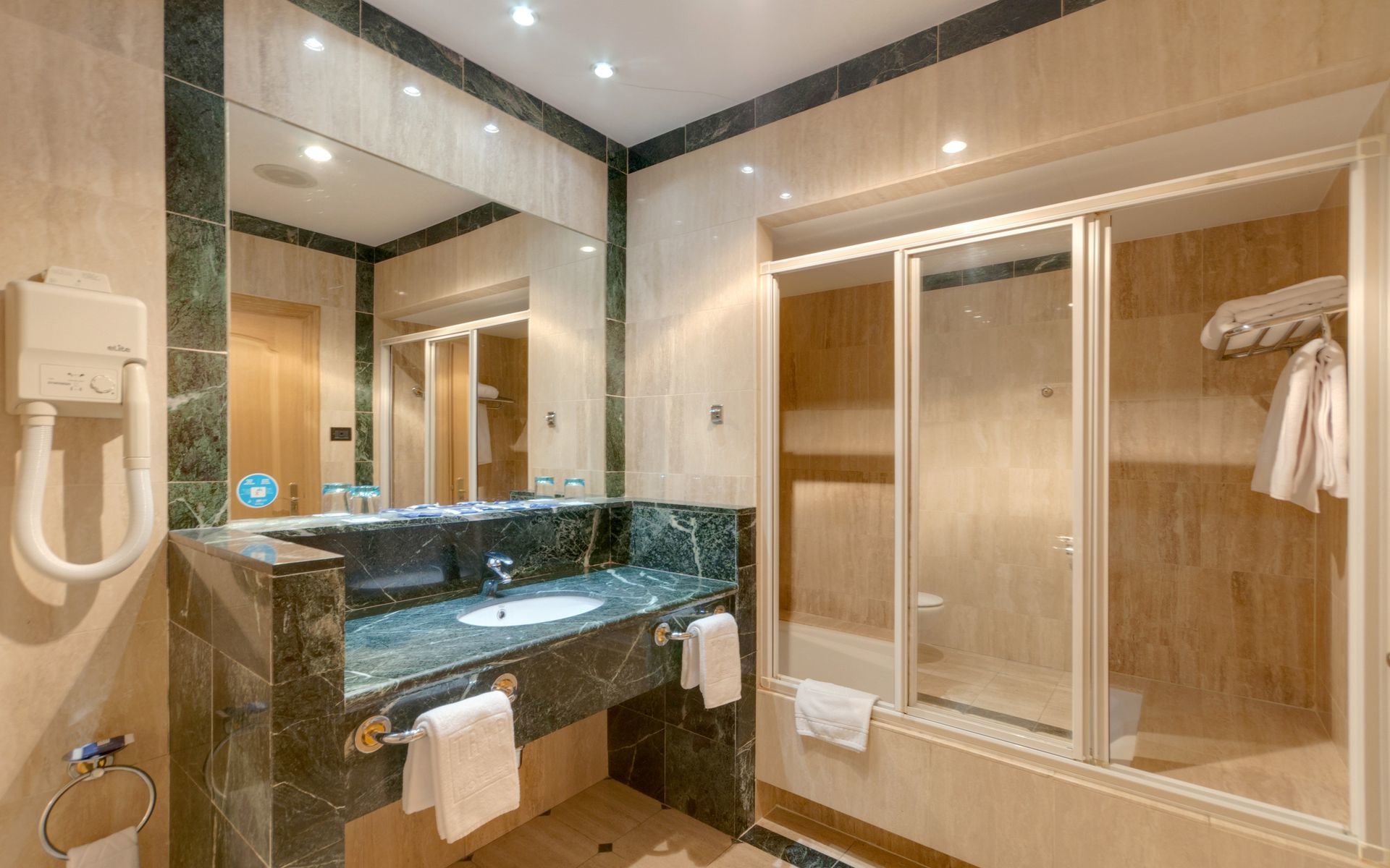 Gran Hotel Los Angeles Getafe Szoba fotó